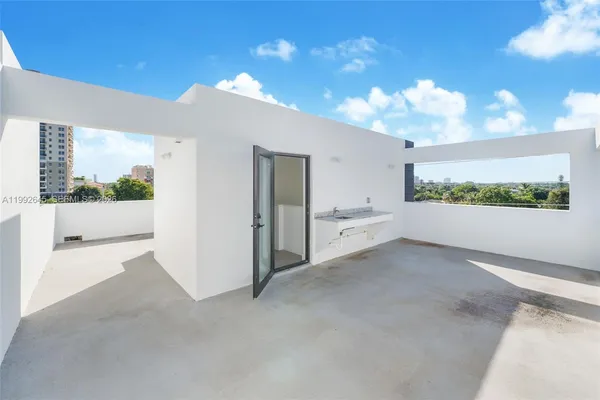 $5,900 | 3345 Southwest 22nd Terrace, Unit 3343, Miami, FL 33145