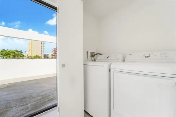 $5,900 | 3345 Southwest 22nd Terrace, Unit 3343, Miami, FL 33145