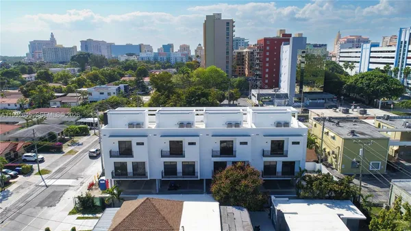 $5,900 | 3345 Southwest 22nd Terrace, Unit 3343, Miami, FL 33145