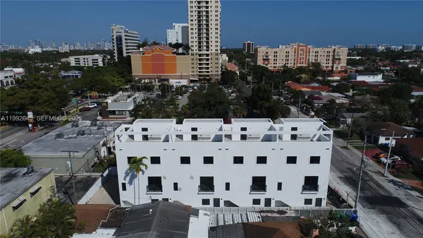 $5,900 | 3345 Southwest 22nd Terrace, Unit 3343, Miami, FL 33145