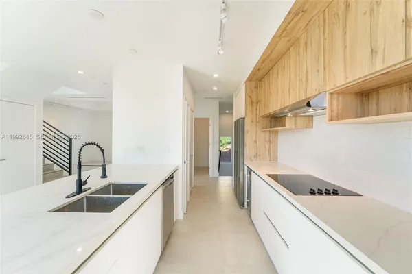 $5,900 | 3345 Southwest 22nd Terrace, Unit 3343, Miami, FL 33145
