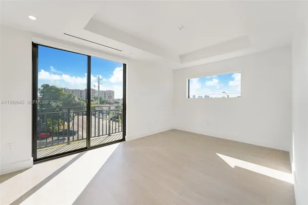 $5,900 | 3345 Southwest 22nd Terrace, Unit 3343, Miami, FL 33145