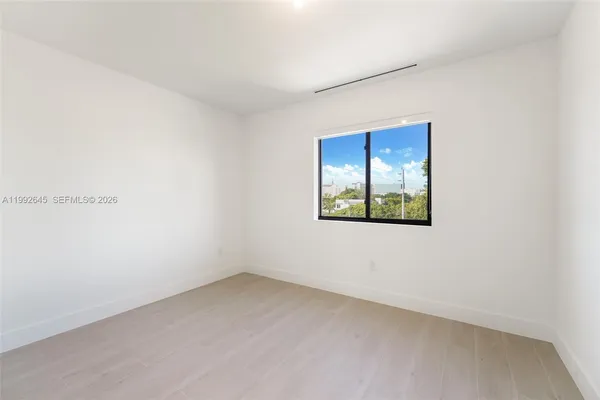 $5,900 | 3345 Southwest 22nd Terrace, Unit 3343, Miami, FL 33145