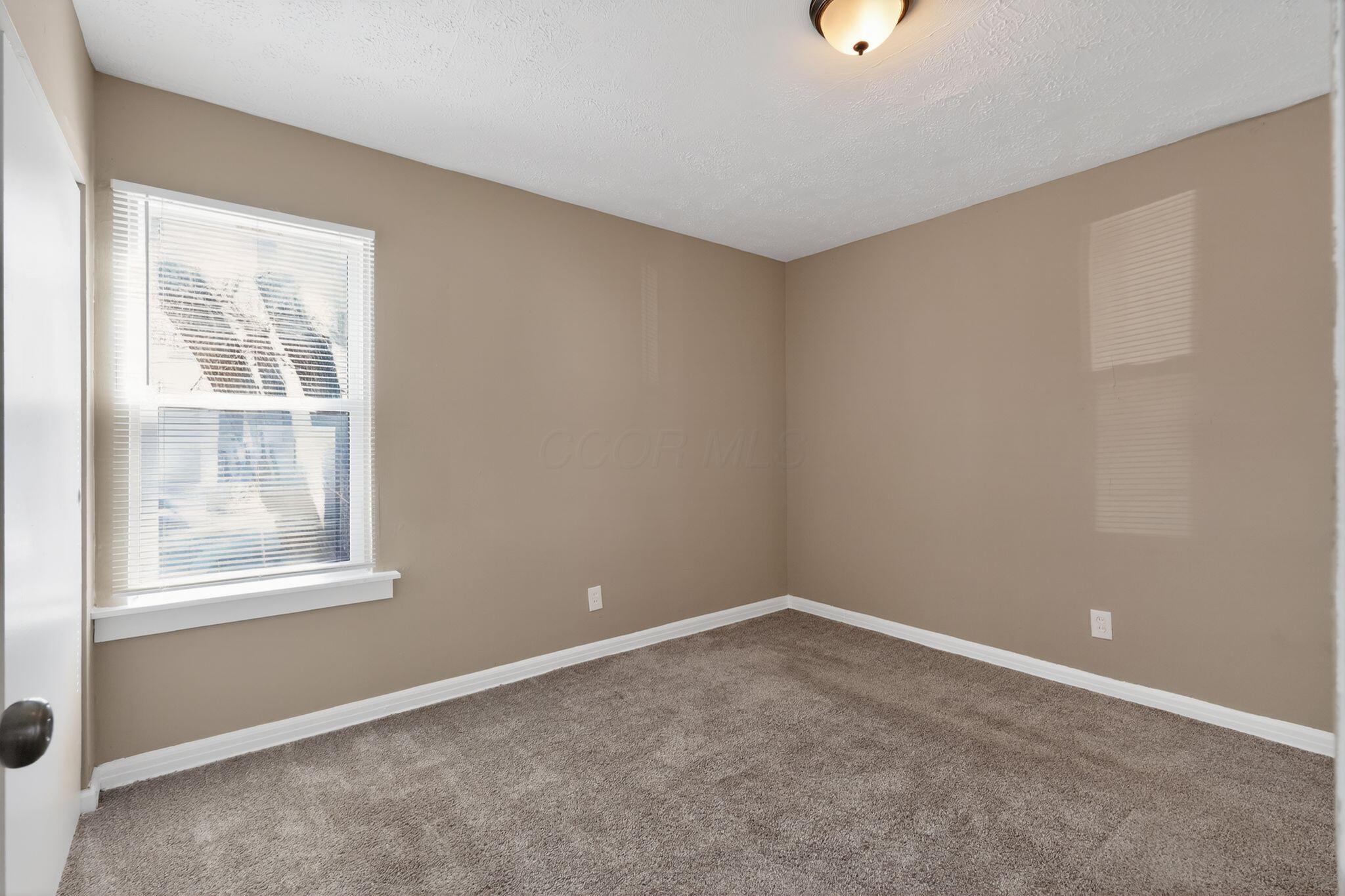1771 Marston Road Columbus, OH 43219 - Photo 14 of 30 14_1771_Marston_Rd_Columbus_OH_43219-Liv