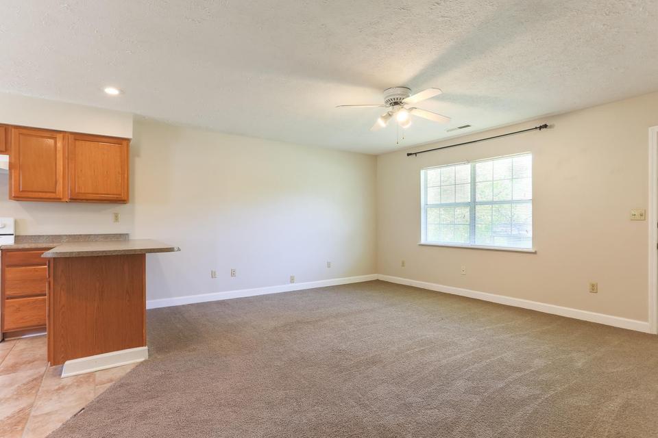 5571 Tallant Road, Unit B Ooltewah, TN 37363 - Photo 3 of 15 Living Room