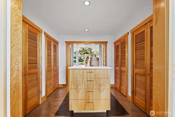$10,000,000 | 4502 55th Avenue Northeast, Seattle, WA 98105