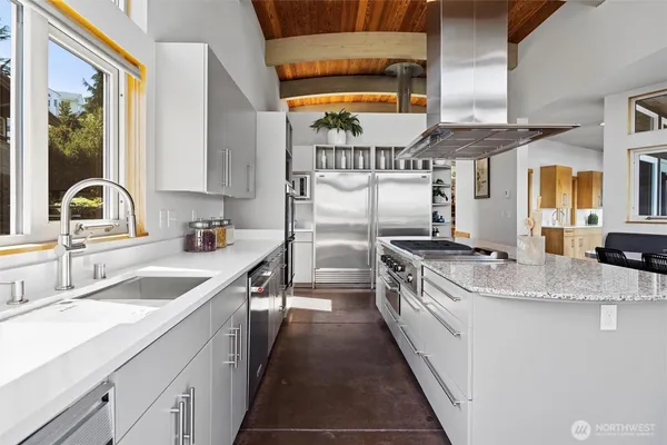 $10,000,000 | 4502 55th Avenue Northeast, Seattle, WA 98105