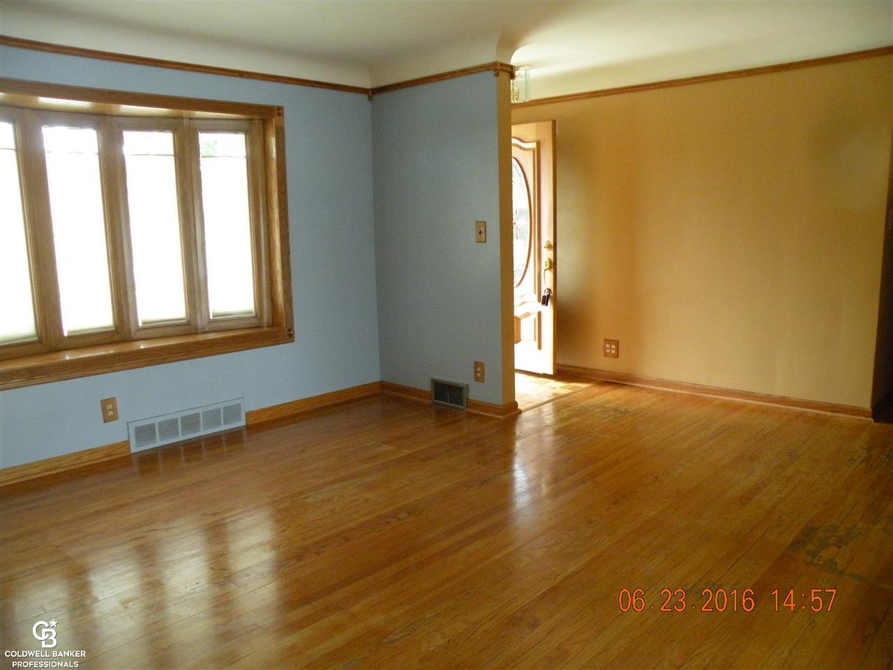 27631 Jean Road Warren, MI 48093 - Photo 4 of 31 31295119-3.JPG
