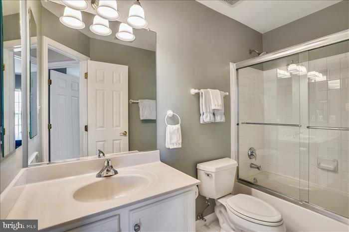 7328 Hampton Manor Place Springfield, VA 22150 - Photo 29 of 36 Bath
