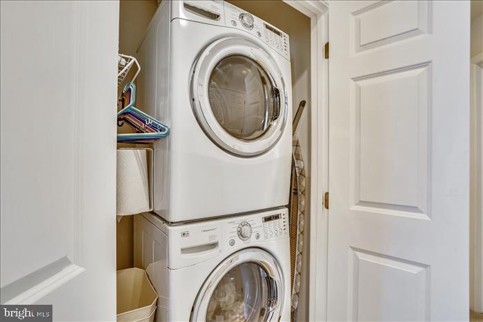 7328 Hampton Manor Place Springfield, VA 22150 - Photo 32 of 36 Laundry