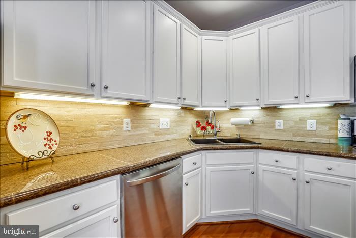 7328 Hampton Manor Place Springfield, VA 22150 - Photo 9 of 36 Kitchen