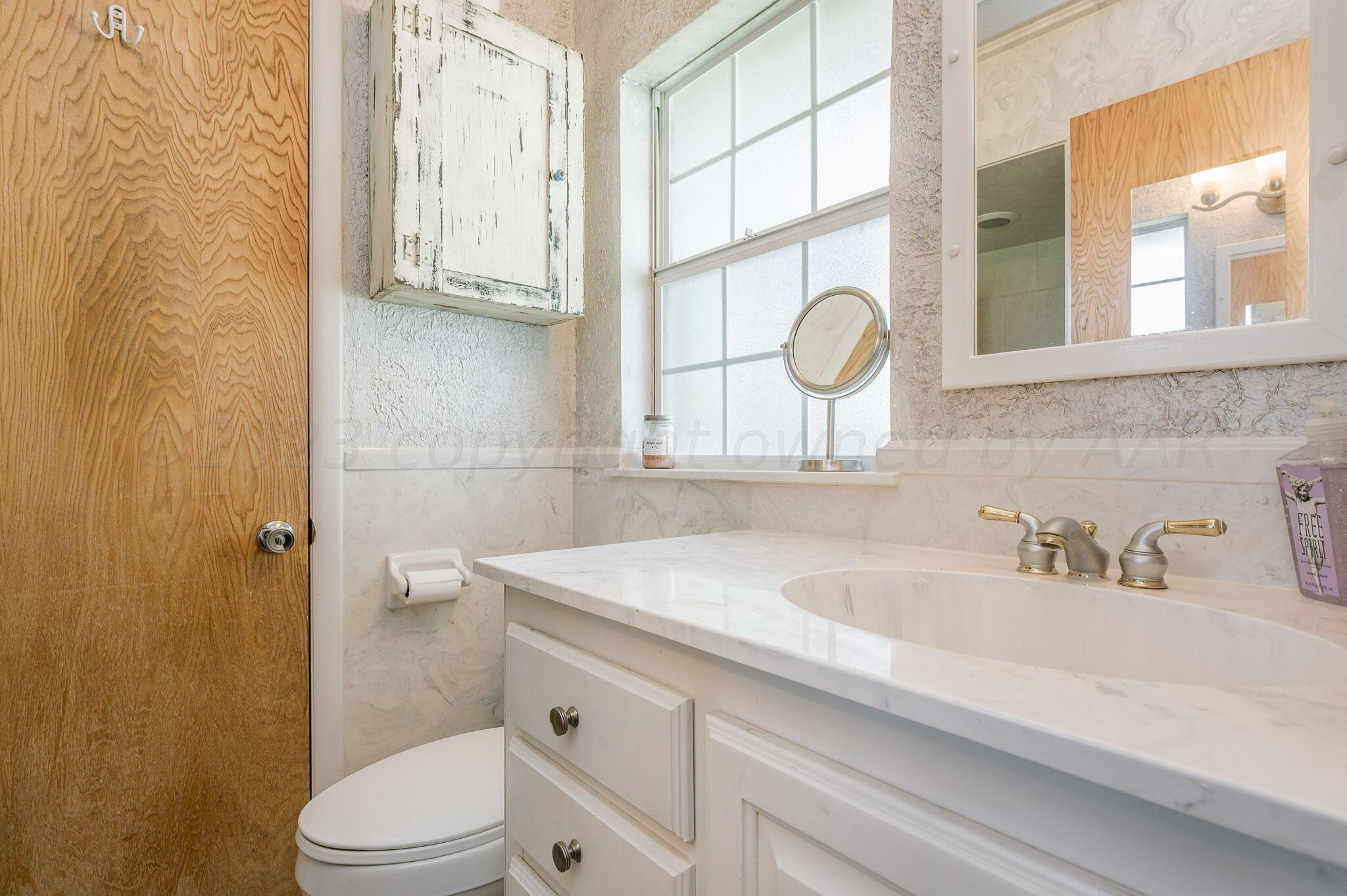 103 Rustic Trail Amarillo, TX 79108 - Photo 15 of 34 Jack and Jill Bathroom
