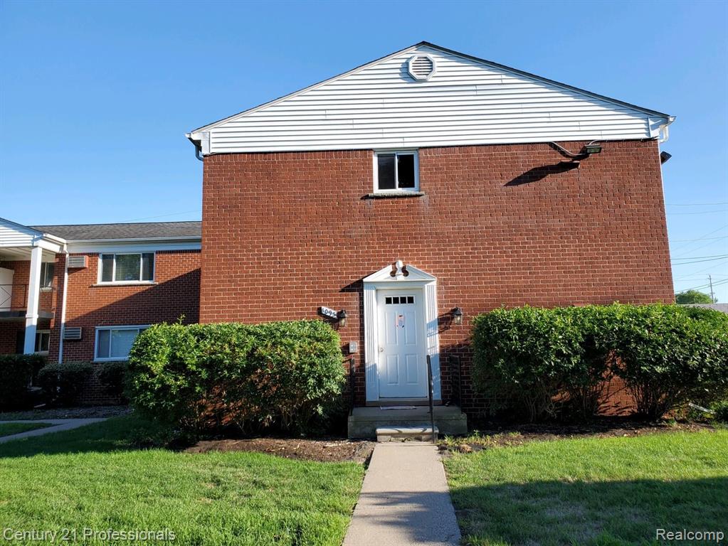 1095 Tienken Court, Unit 46 Rochester Hills, MI 48306 - Photo 2 of 13