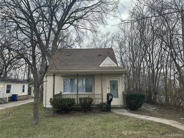 $1,350 | 15545 Woodbine, Redford, MI 48239