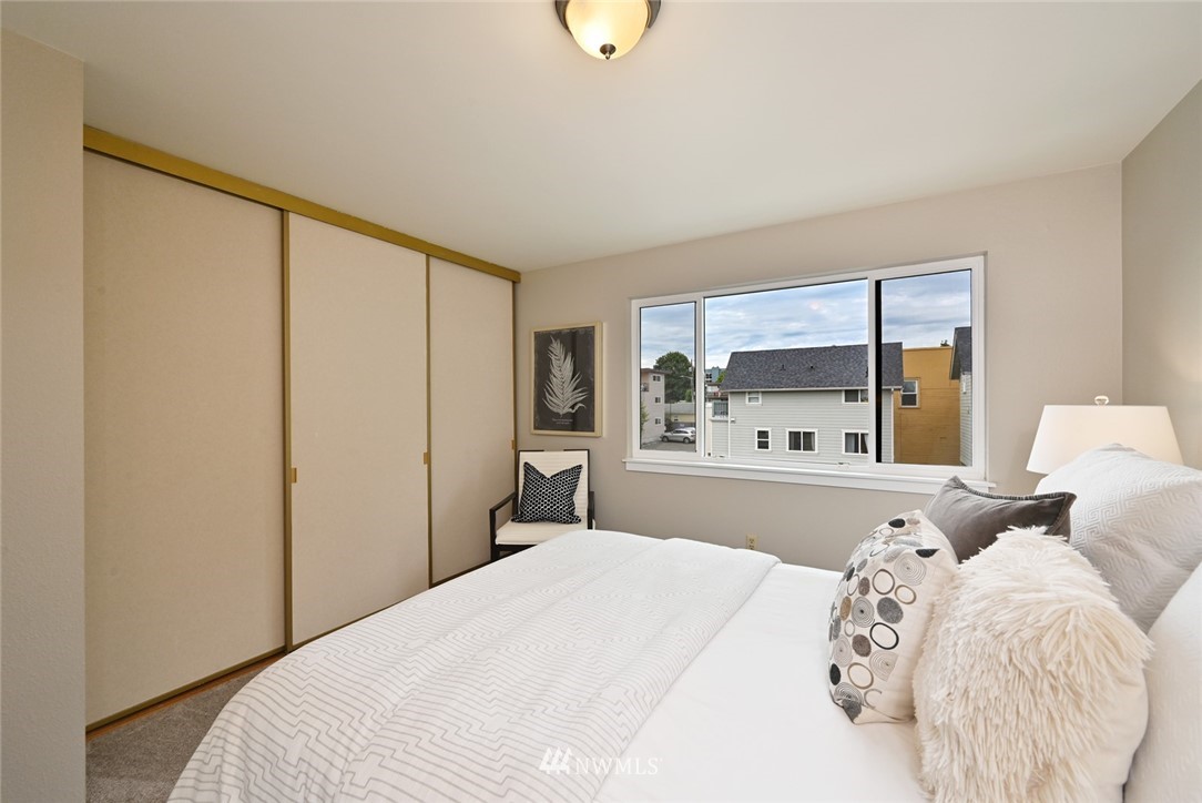 911 North 73rd Street, Unit 407 Seattle, WA 98103 - Photo 19 of 27 a bedroom with a large bed and a window