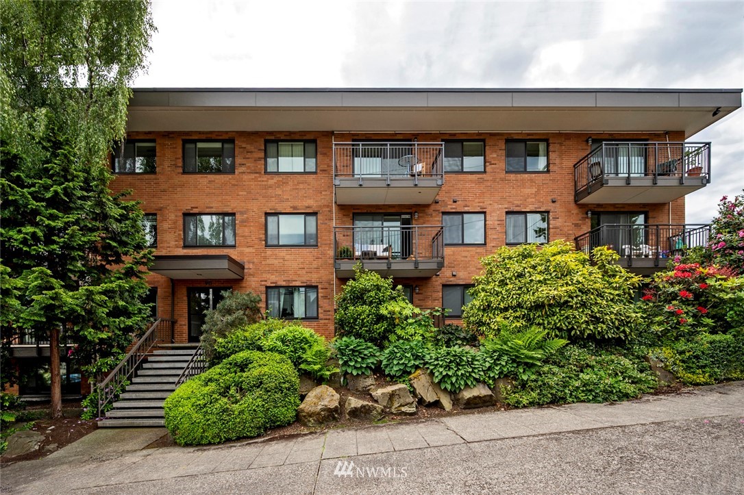 911 North 73rd Street, Unit 407 Seattle, WA 98103 - Photo 3 of 27 front view of a house