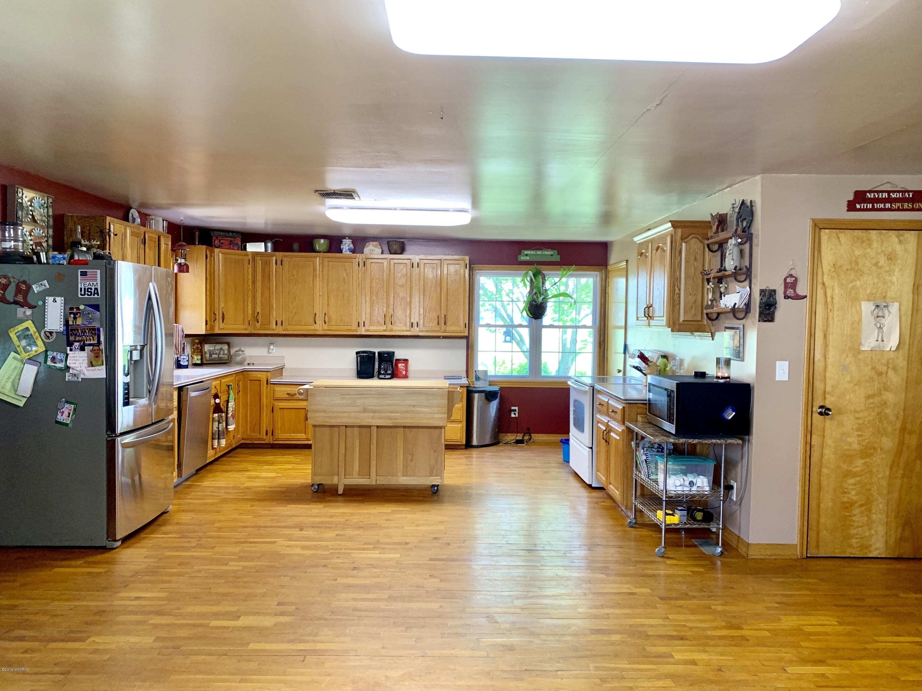 810 Slisher Road Bronson, MI 49028 - Photo 10 of 87 IMG_E7613