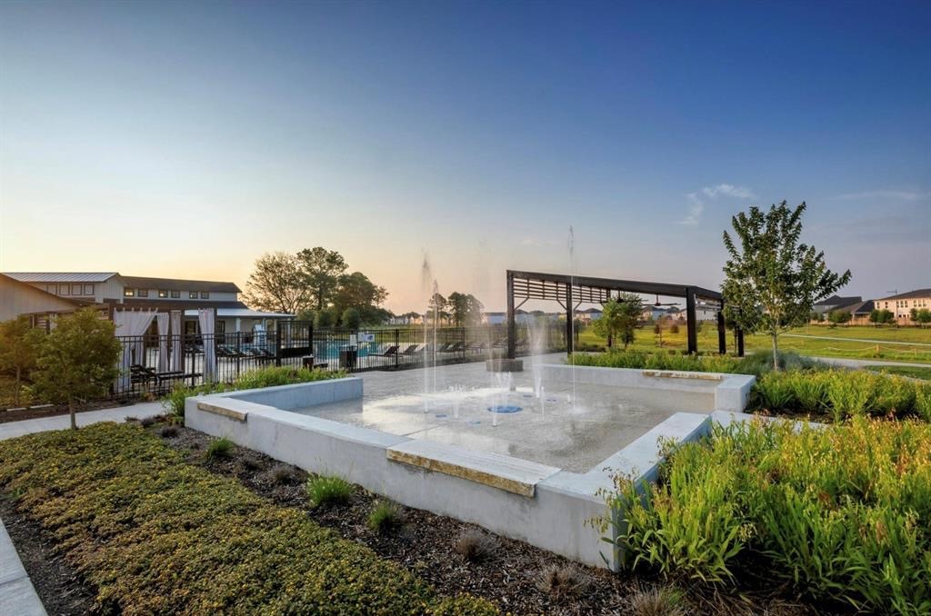 4113 Fig Grv Street Houston, TX 77080 - Photo 19 of 22 A splash pad for kids