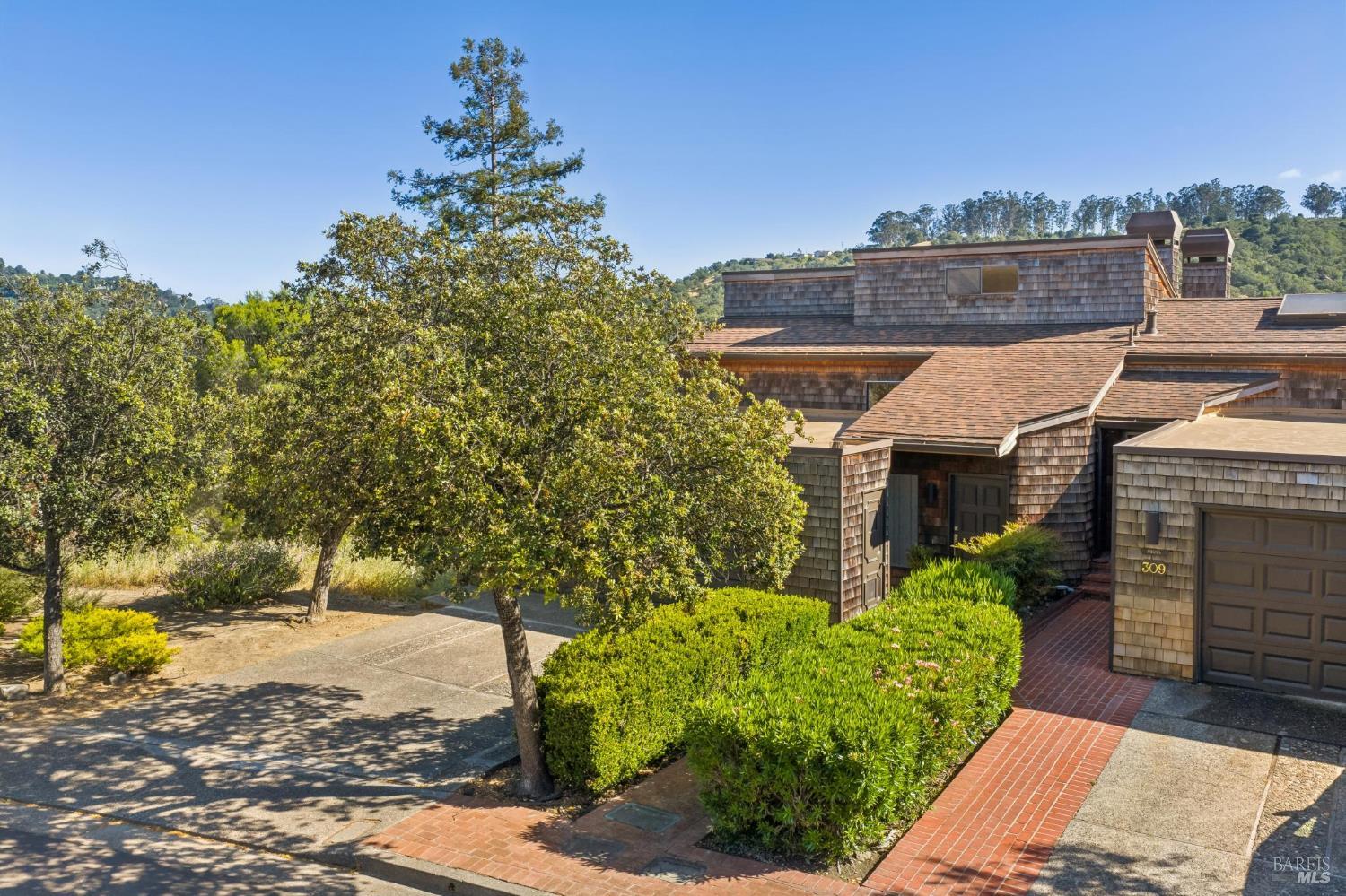 305 El Faisan Drive San Rafael, CA 94903 - Photo 4 of 52