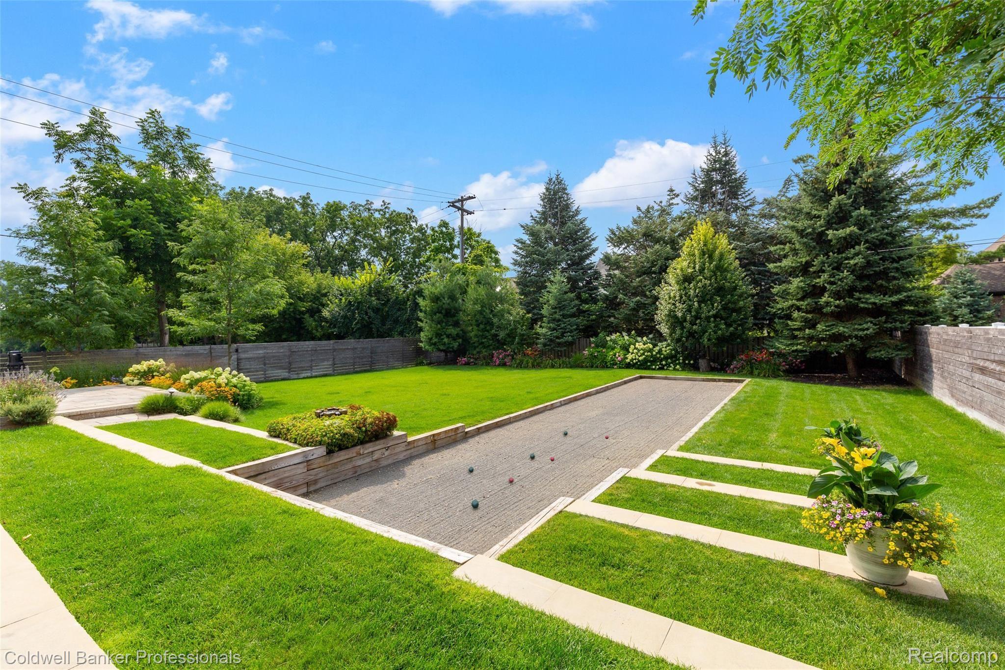 1210 Manchester Road Birmingham, MI 48009 - Photo 49 of 51 Your friends and family will be waiting for their invitation!