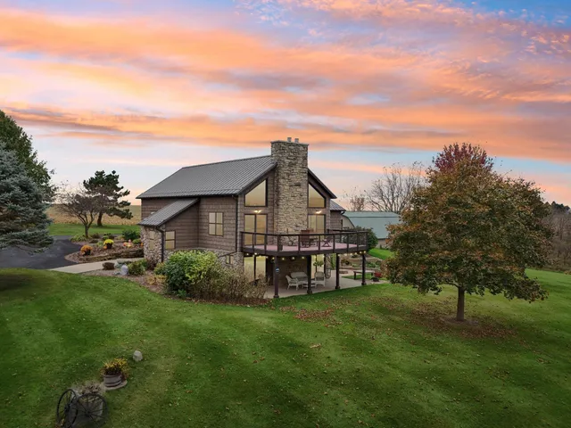 $699,900 | 4700 Hazy Lane, Highland, WI 53543