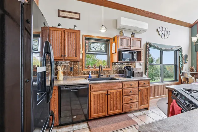 $699,900 | 4700 Hazy Lane, Highland, WI 53543