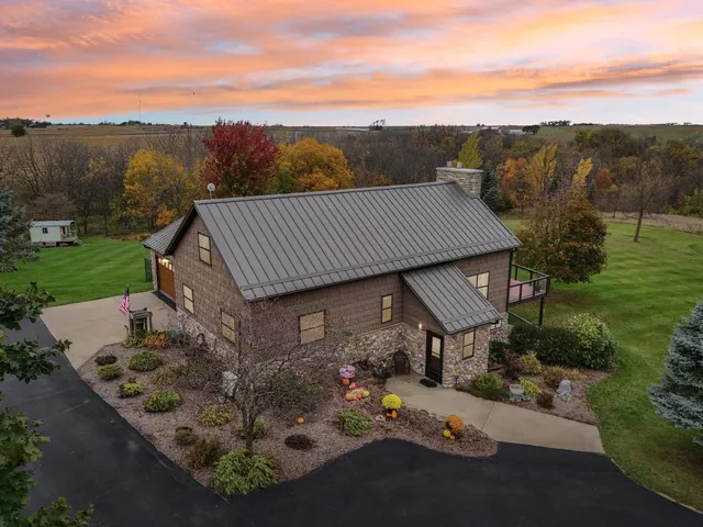 $699,900 | 4700 Hazy Lane, Highland, WI 53543