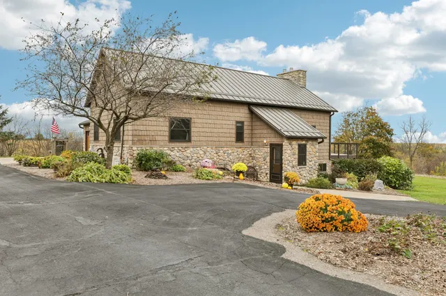 $699,900 | 4700 Hazy Lane, Highland, WI 53543