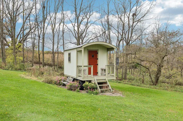 $699,900 | 4700 Hazy Lane, Highland, WI 53543