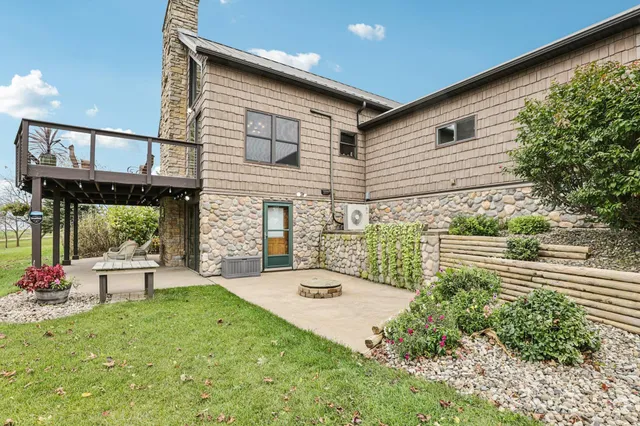 $699,900 | 4700 Hazy Lane, Highland, WI 53543