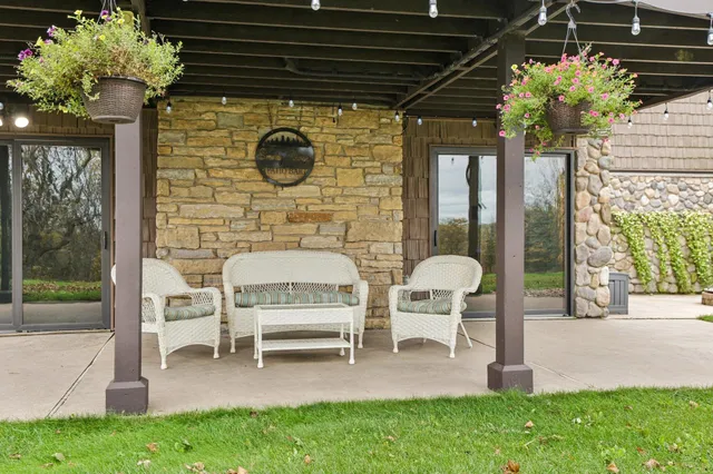 $699,900 | 4700 Hazy Lane, Highland, WI 53543