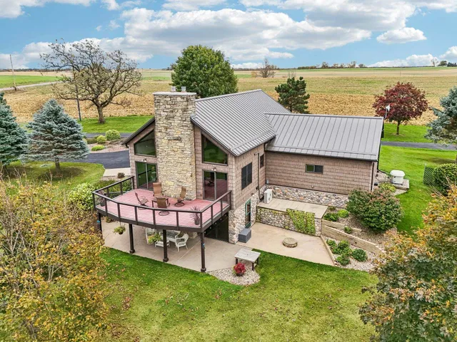 $699,900 | 4700 Hazy Lane, Highland, WI 53543