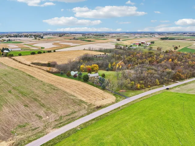 $699,900 | 4700 Hazy Lane, Highland, WI 53543