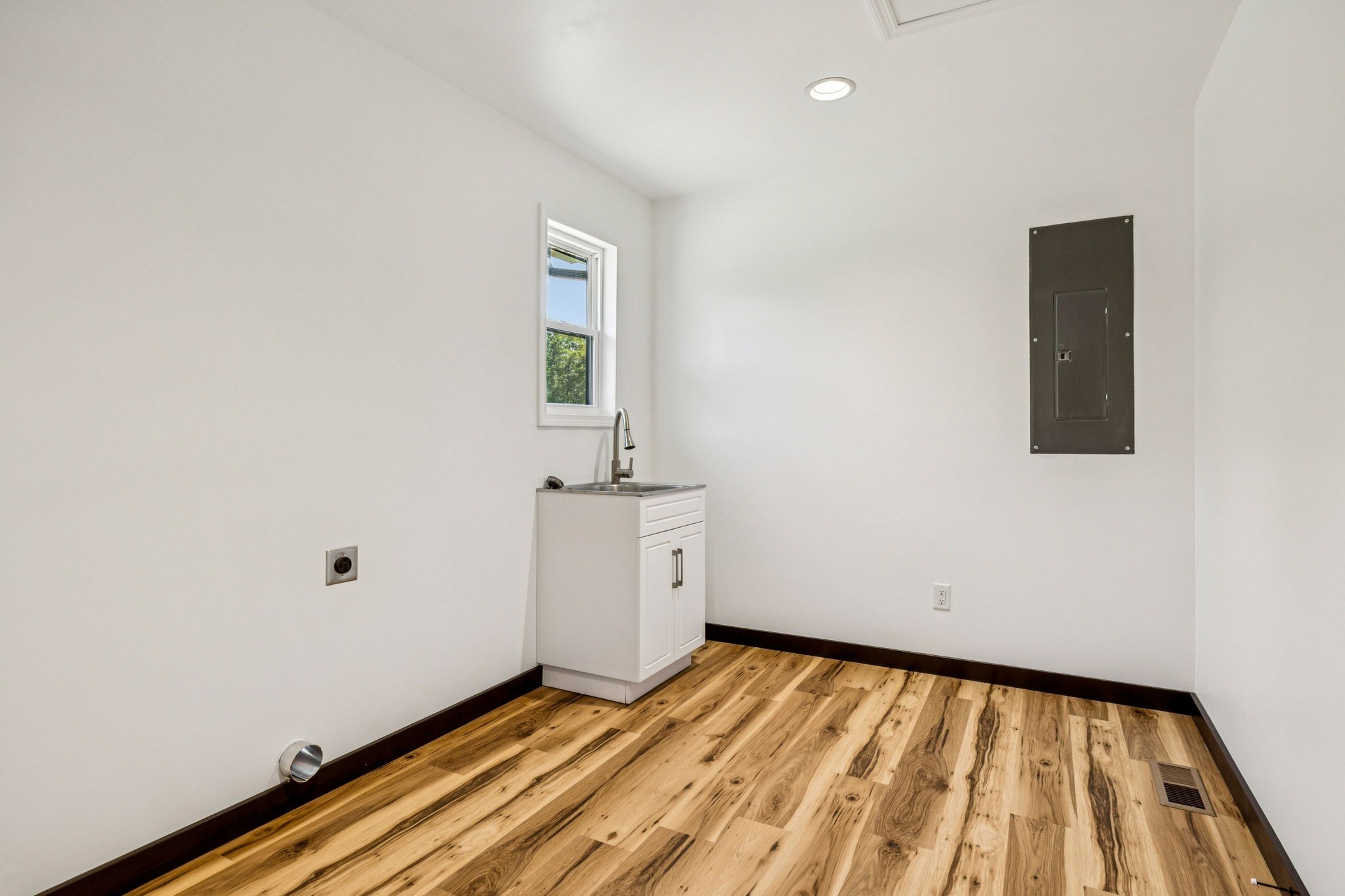 233 Ralph Spivey Lane Gainesboro, TN 38562 - Photo 20 of 45 a view of a room with wooden floor and white walls