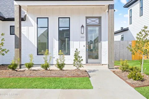 $489,330 | 102 Travellers Palm Way, Youngsville, LA 70592