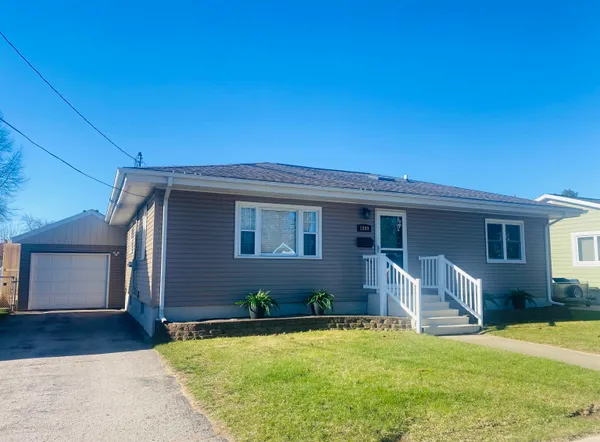 $199,900 | 1809 29th Avenue, Menominee, MI 49858