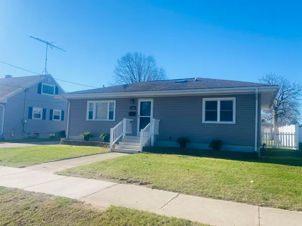 $199,900 | 1809 29th Avenue, Menominee, MI 49858