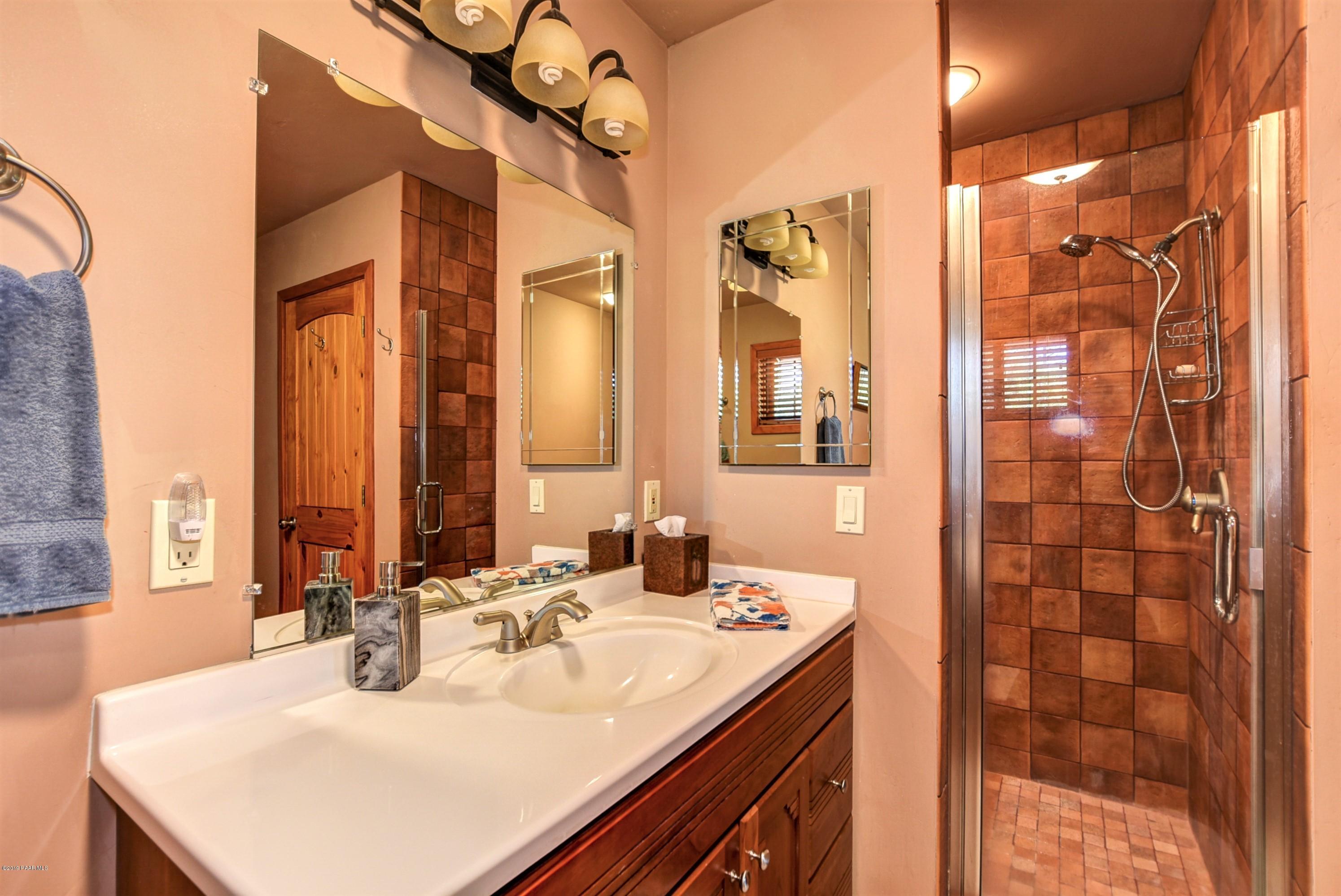 2008 View Point Road Prescott, AZ 86303 - Photo 21 of 42 Second Master Suite Bathroom