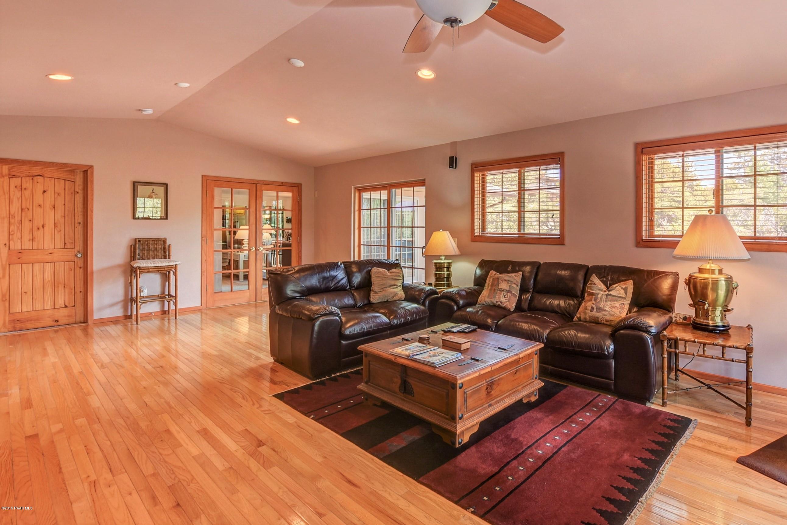 2008 View Point Road Prescott, AZ 86303 - Photo 5 of 42 Living Room