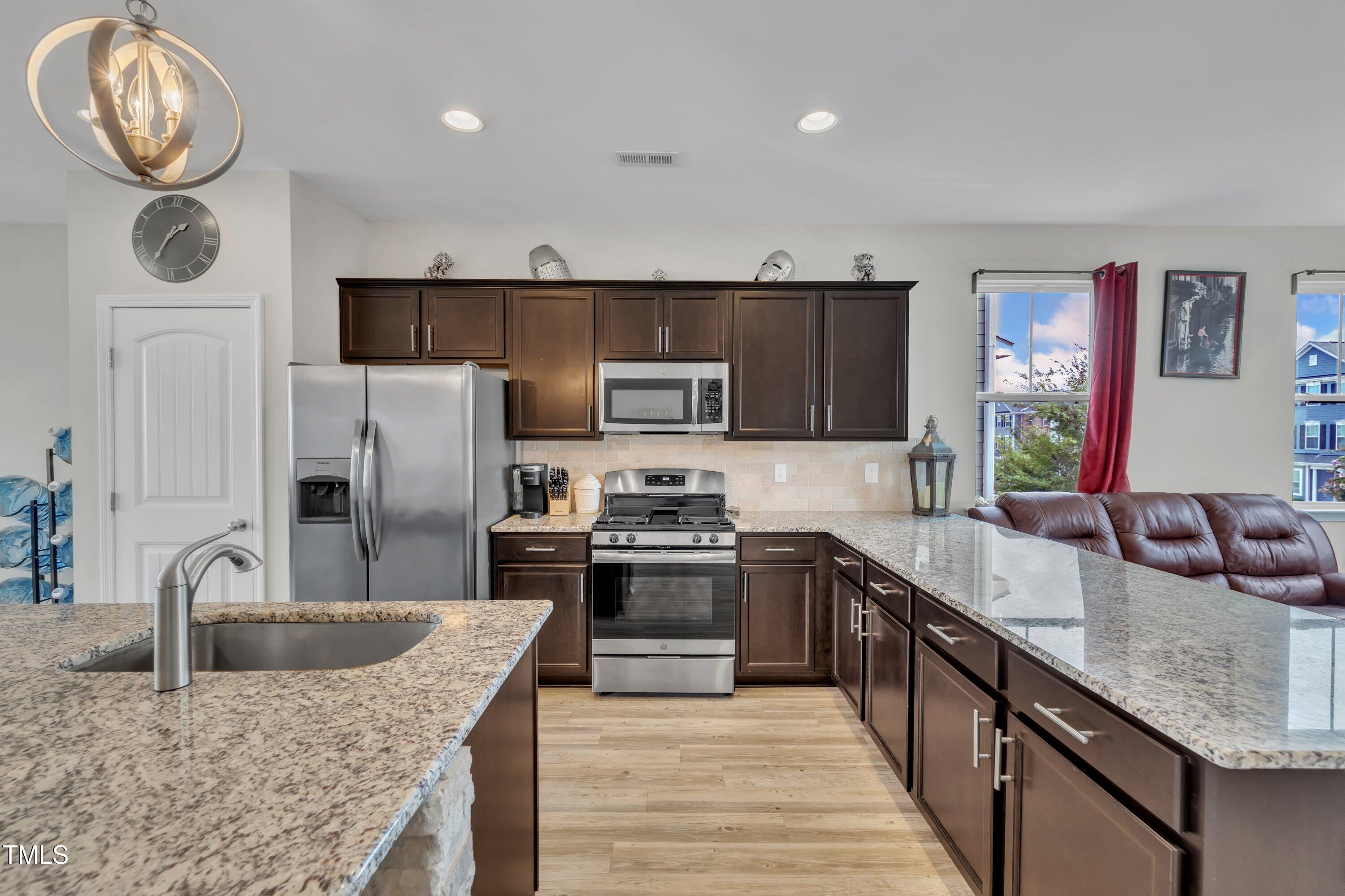 15-6440 Perry Creek-10