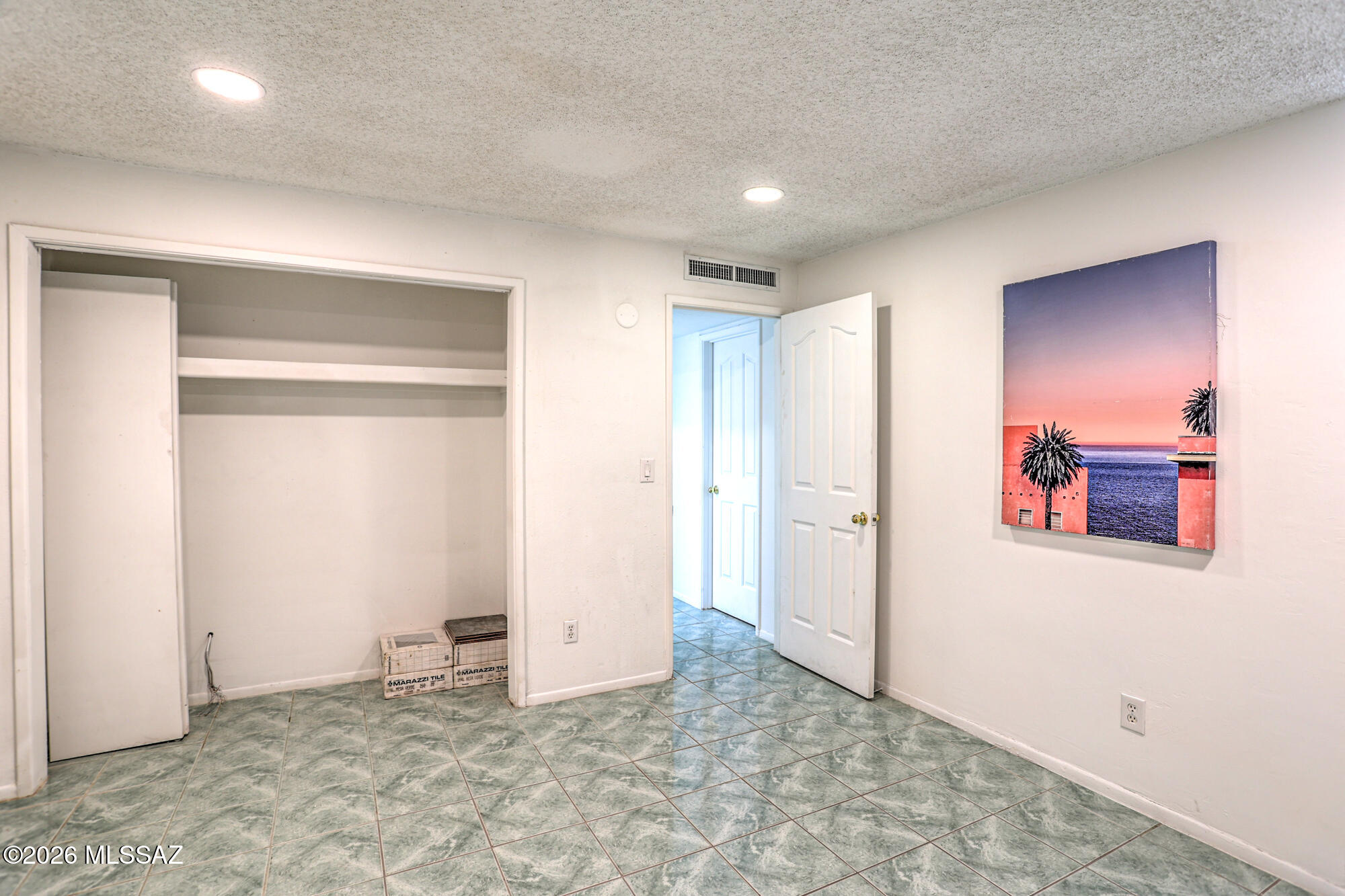 4400 West Ina Road Tucson, AZ 85741 - Photo 27 of 43 a view of a livingroom with an empty space and a window