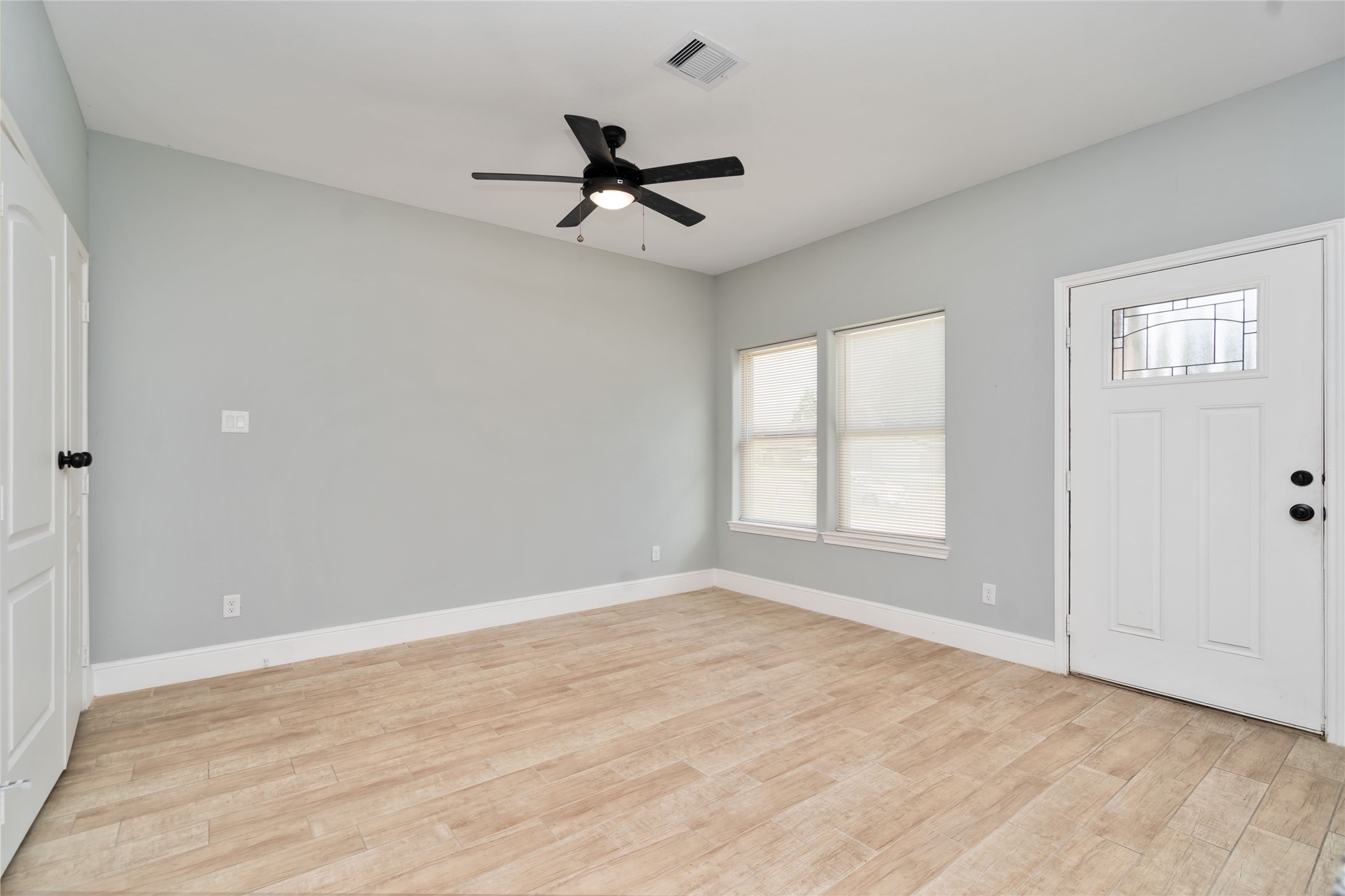 5754 Reed Road, Unit B Houston, TX 77033 - Photo 14 of 29 a view of empty room with wooden floor and fan