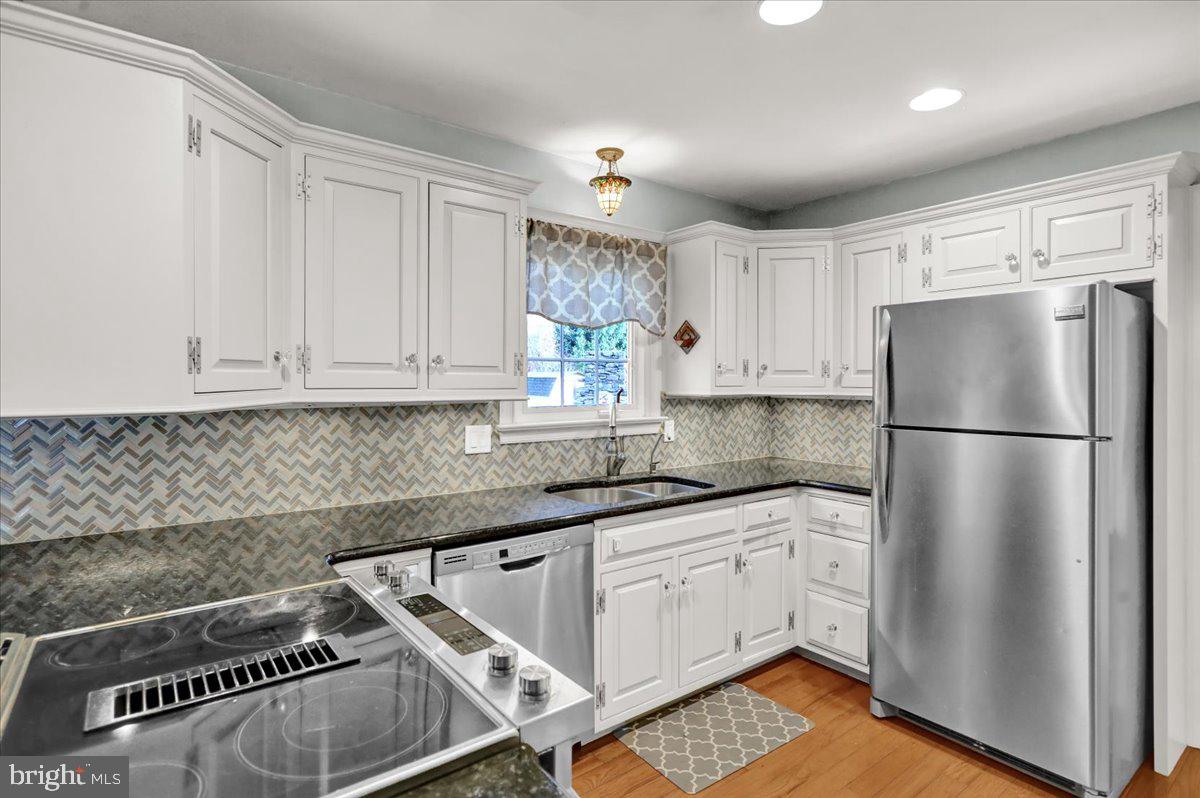 561 Millcross Road Lancaster, PA 17601 - Photo 12 of 52 a kitchen with granite countertop a sink stainless steel appliances and cabinets