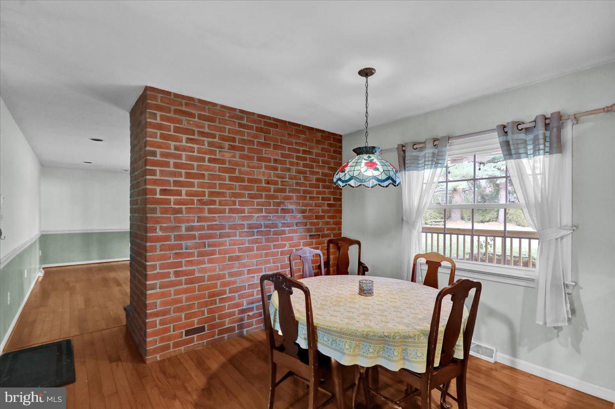 561 Millcross Road Lancaster, PA 17601 - Photo 14 of 52 a dining room with furniture and window