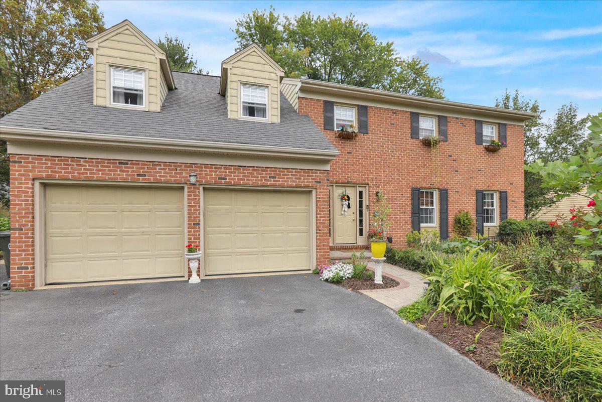 561 Millcross Road Lancaster, PA 17601 - Photo 2 of 52 front view of a house