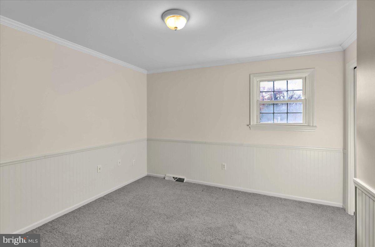 561 Millcross Road Lancaster, PA 17601 - Photo 31 of 52 an empty room with a window