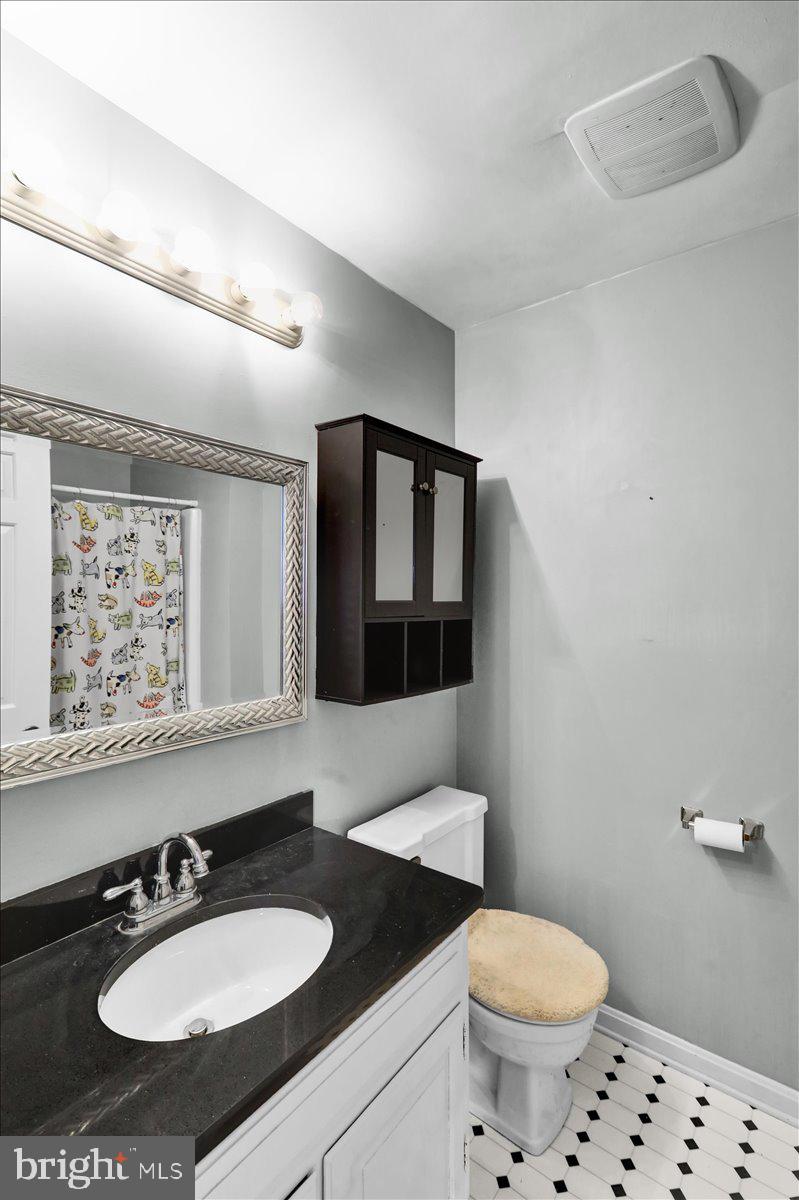 561 Millcross Road Lancaster, PA 17601 - Photo 34 of 52 a bathroom with a sink a toilet a mirror and shower
