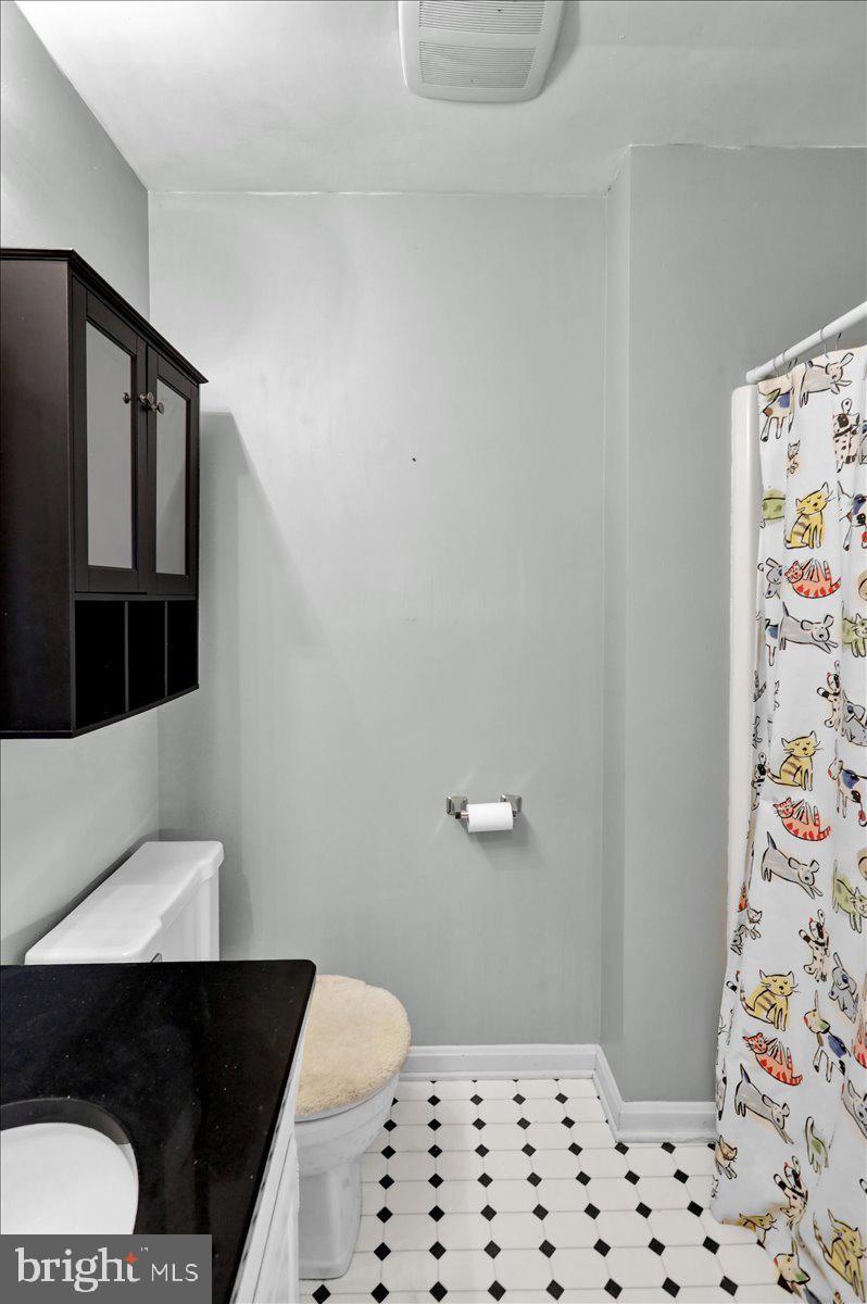 561 Millcross Road Lancaster, PA 17601 - Photo 35 of 52 a bathroom with a black and white toilet