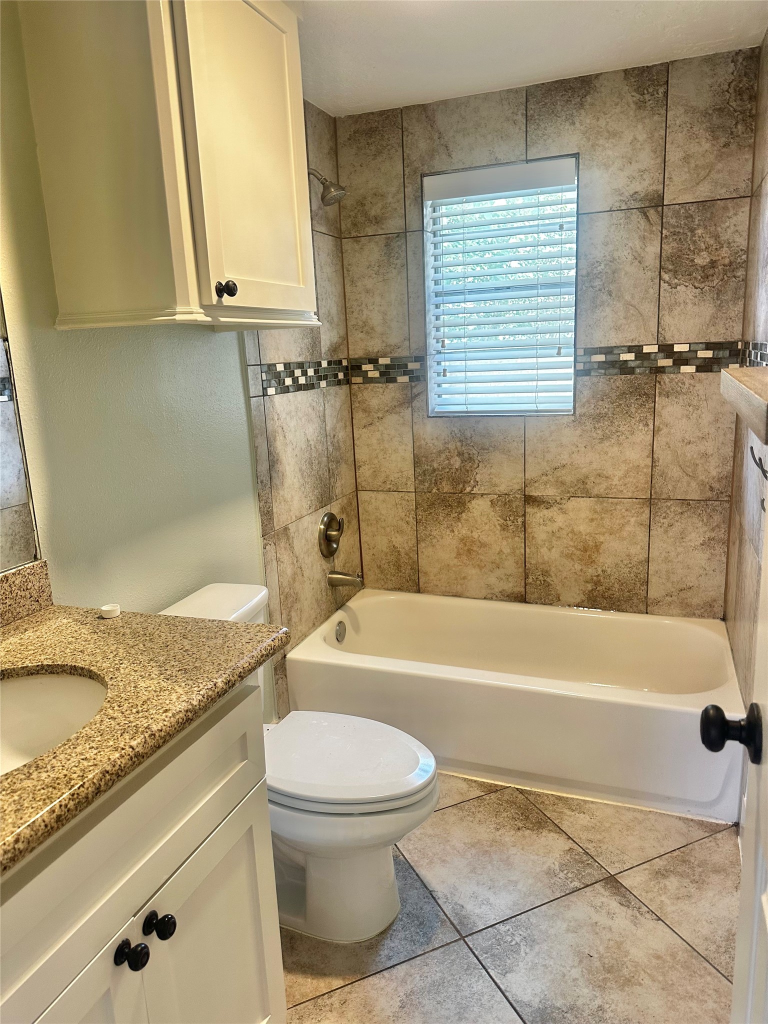 202 Fannin Street Tomball, TX 77375 - Photo 13 of 24 Shower tub combo with upgraded tile.