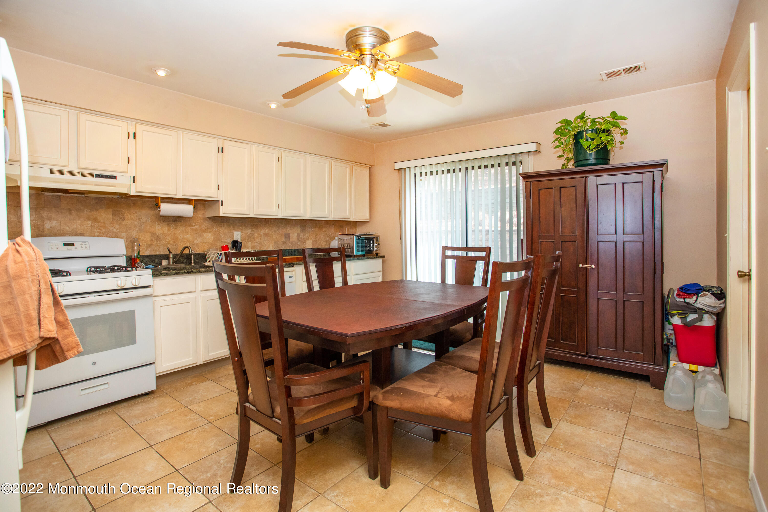 519 Sandra Place Brick, NJ 08724 - Photo 5 of 12 7